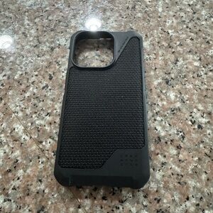 URBAN ARMOR GEAR CASE
FOR IPHONE 15 pro